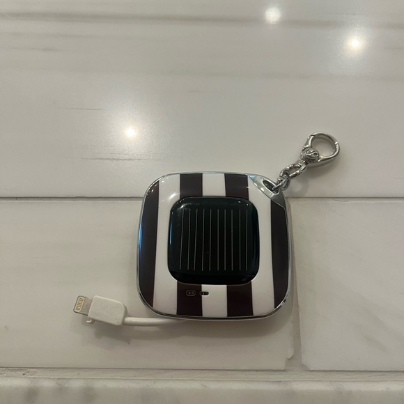 Henry Bendel charge me up! Phone charger - Picture 1 of 4